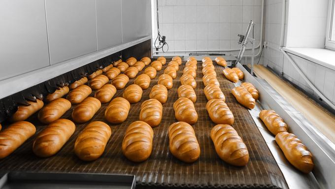 Bread oven conveyor